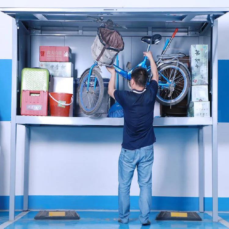 Parcheggio per auto sopra l'armadietto di stoccaggio del cofano