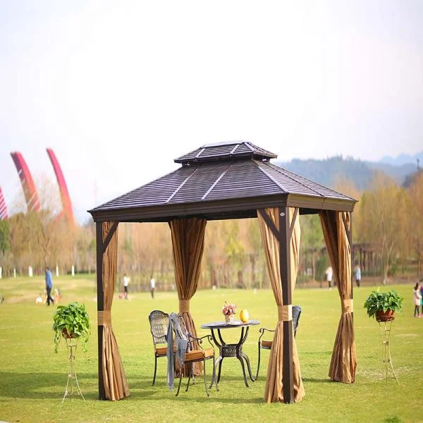 Patio avec gazebo à toit rigide